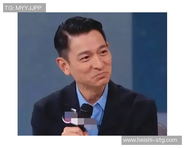 足球明星与刘德华同框合影展现体育与娱乐的完美结合与友谊的力量