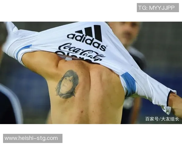 足球明星女神的后背纹身艺术展现个性与魅力 足球明星女神的后背纹身艺术展现个性与魅力